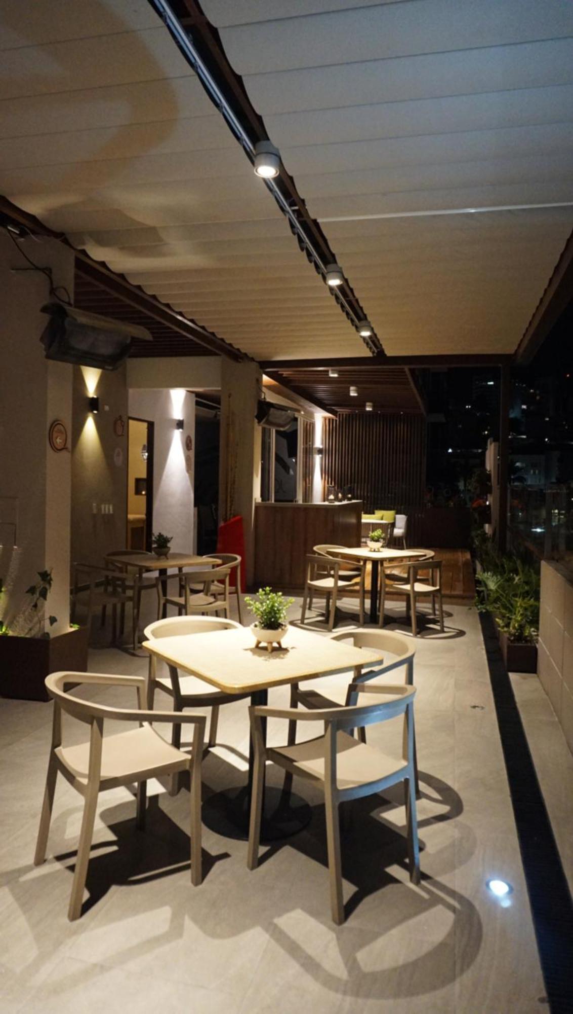 Quo Quality Hotel Manizales Dış mekan fotoğraf The interior of a Starbucks in Taiwan